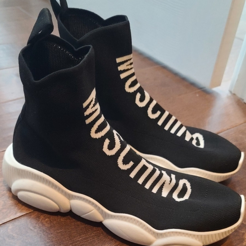 Moschino Sneakers Mismatch!!!